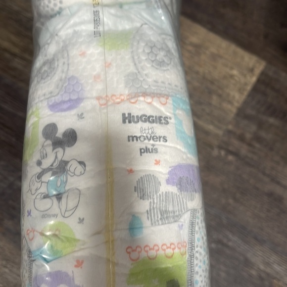Huggies diapers 60 count- size 4 - Picture 3 of 5